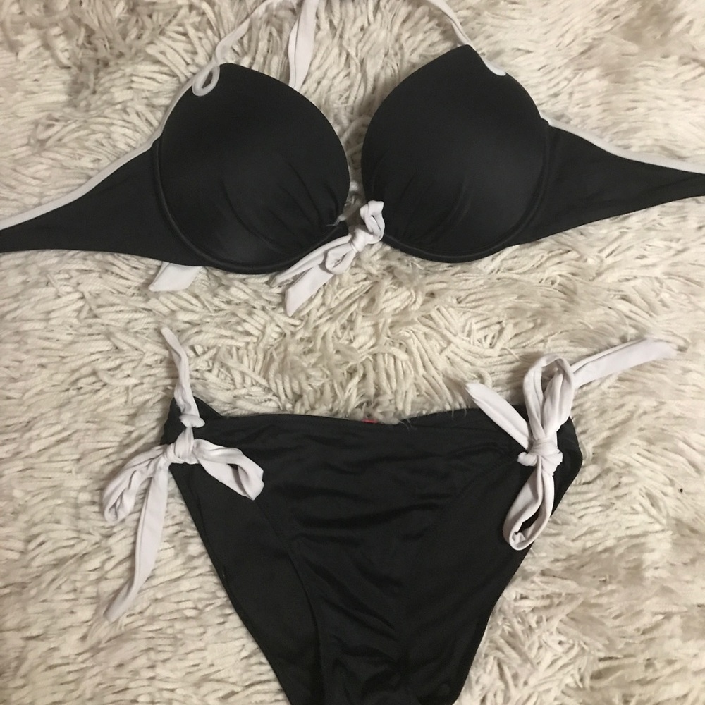 Victoria's Secret 2-piece bathing suit